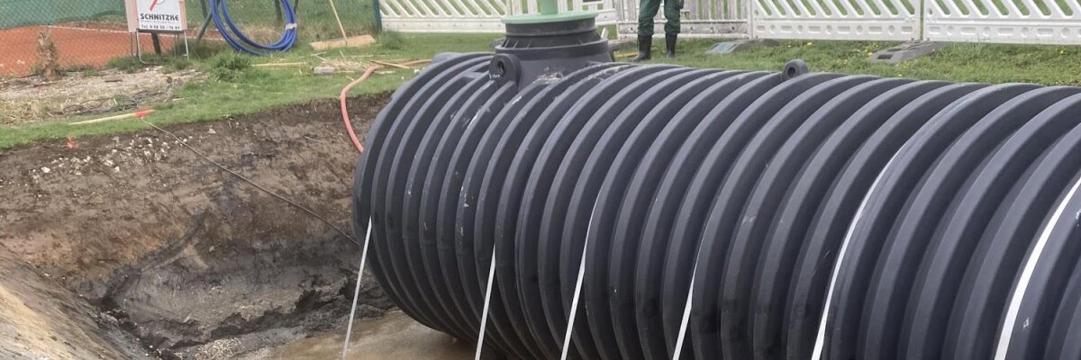 Zisterne einbauen – Regenwasser clever nutzen und Kosten sparen - Zisterne einbauen: Schritt-für-Schritt-Anleitung für Ihren Garten