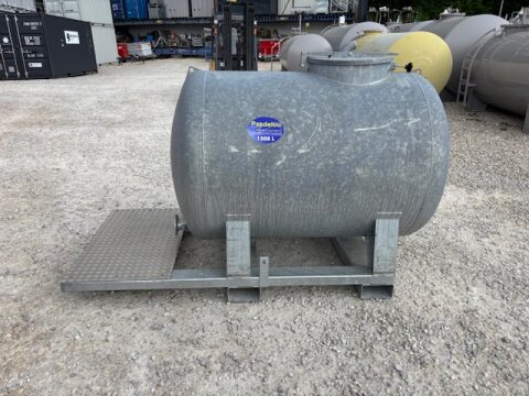 Wasserfass 1100l-2000l verzinkt mit Plattform für Pferde & Rinder