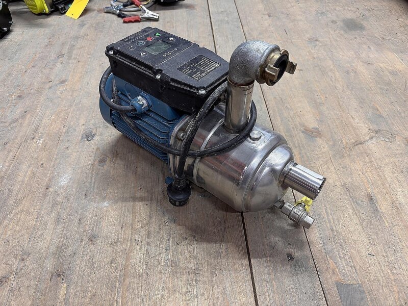 Calpeda Wasserpumpe 230V – Neuwertig mit Display | Hauswasserwerk