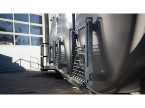 FuelTankLifter 8.700 L – Mobile Tankstelle auf Abrollrahmen