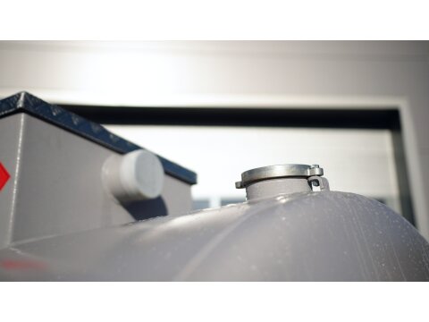 FuelTankLifter 8.700 L – Mobile Tankstelle auf Abrollrahmen