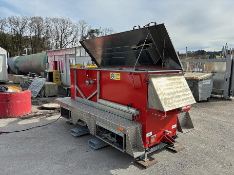 Mobiler Ölabscheider NG 15 mieten – mit 2.500 Liter Schlammfan