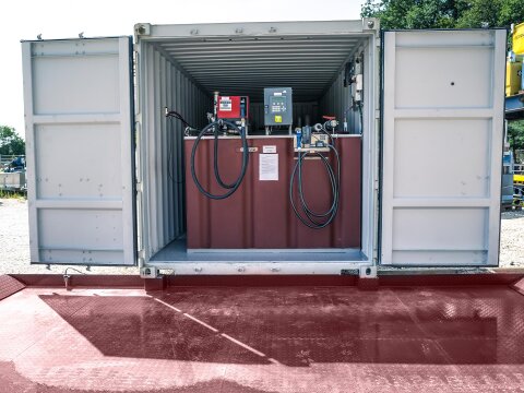 FuelTainer 10.000 Liter – doppelwandiger Tankstellen-Container Diesel & AdBlue® Kombi, AwSV- & WHG-konform