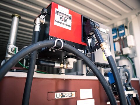 FuelTainer 10.000 Liter – doppelwandiger Tankstellen-Container Diesel & AdBlue® Kombi, AwSV- & WHG-konform