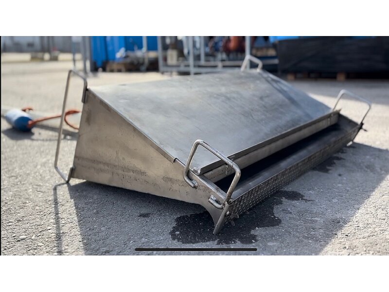 Wehrskimmer für Leichtflüssigkeitsabscheidung – Ölsperr- & Abschöpftechnik